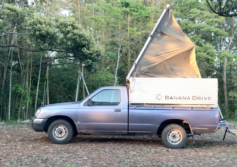 Namiot do glampingu mieści się w pudle, które wystarczy otworzyć