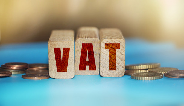 Czy usługi rozwoju biznesu i sprzedaży zagranicznej firmy są objęte zwolnieniem podmiotowym VAT?