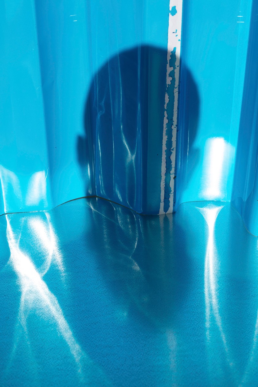WOLFGANG TILLMANS «Blue Self-portrait Shadow», 2020. 