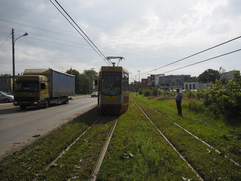 Uwięzione tramwaje w Łodzi mają 34 godziny opóźnienia. To są skutki nawałnicy 