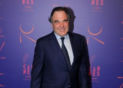 Oliver Stone: Dziś nie możesz nakręcić filmu bez doradcy ds. COVID. To niedorzeczne