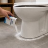 Soda bikarbona oko WC šolje