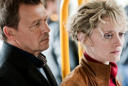 "Sanctuary" utkane z milczenia i niedopowiedzeń