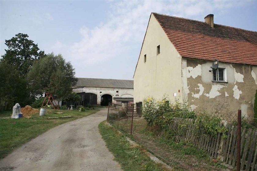 Dziadek przejechał wnuczkę. FOTO