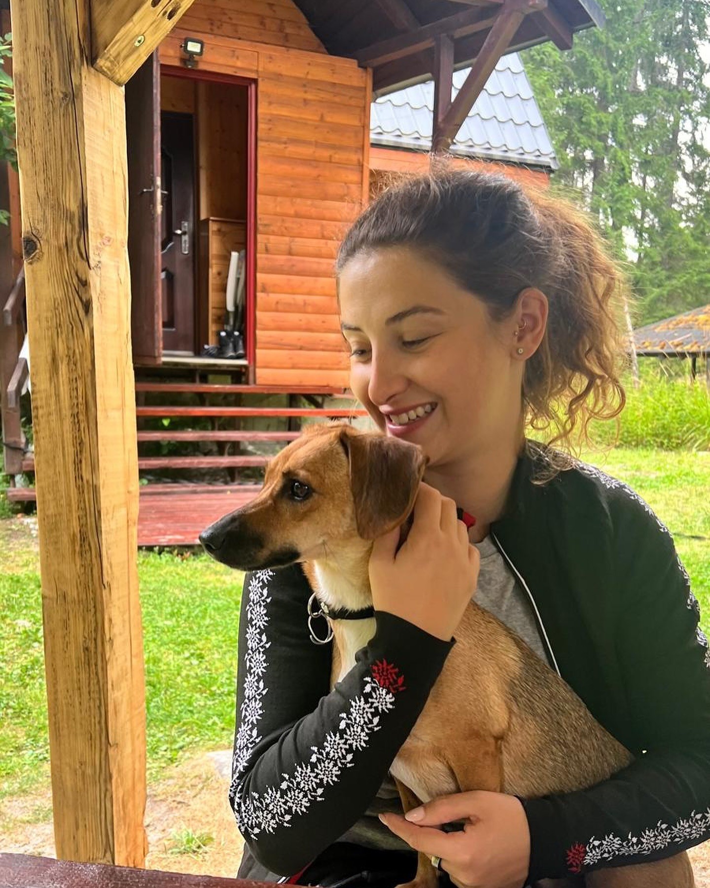 Kristína Malachovská s priateľom adoptovali psíka z útulku.