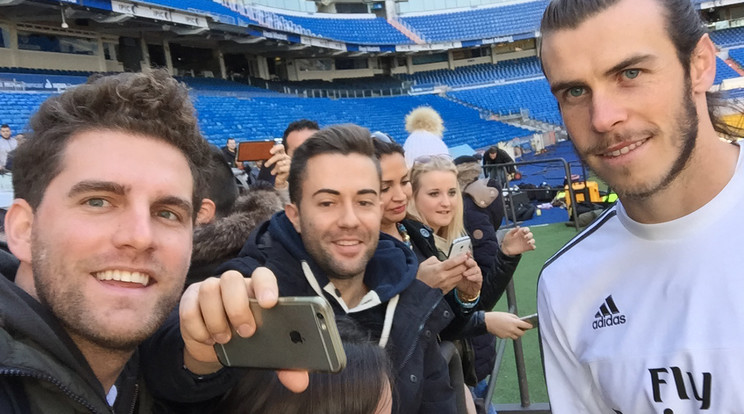 ÉNB Lali (balra) szerint a 
Real sztárja, Gareth Bale 
(jobbra) mindenkivel tü- 
relmes volt, hagyta, hogy 
közös fotókat készítsenek