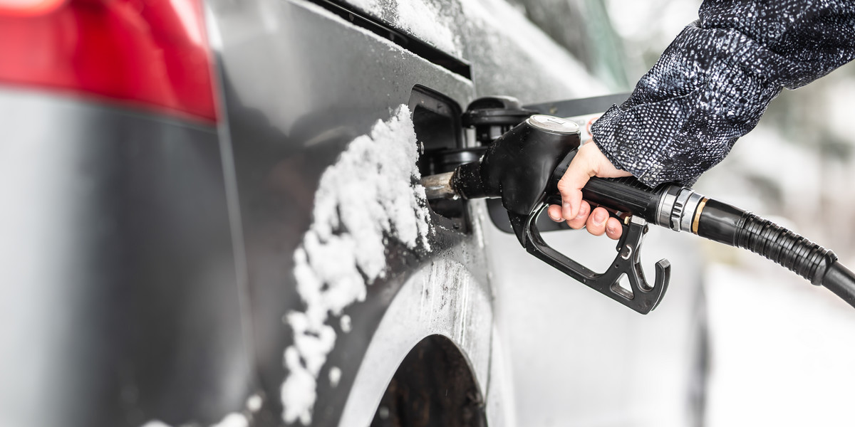 Analitycy spodziewają się kontynuacji spadku cen paliw na stacjach 