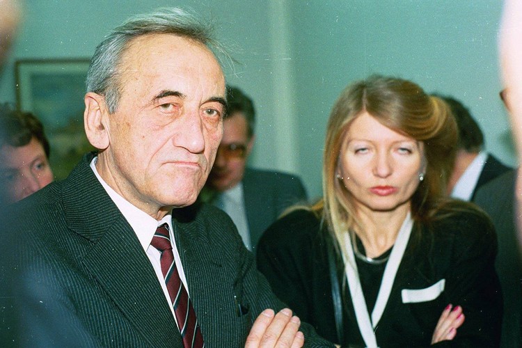 Dymisja rządu Tadeusza Mazowieckiego. Na zdjęciu z rzeczniczką rządu Małgorzatą Niezabitowską