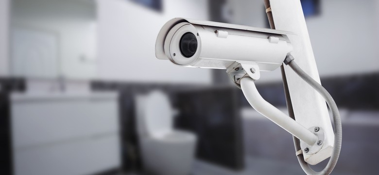 Podglądał kobiety w toaletach Urzędu Skarbowego. Policja zatrzymała 52-latka