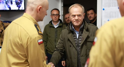 Radykalnie sprzeczne prognozy? Tusk zażądał informacji "na kilka godzin przed nadejściem fali"