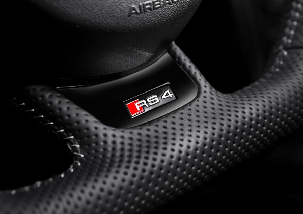 Na życzenie blokada może być zdjęta a wtedy odrzutowe kombi rozpędza się do 280 km/h