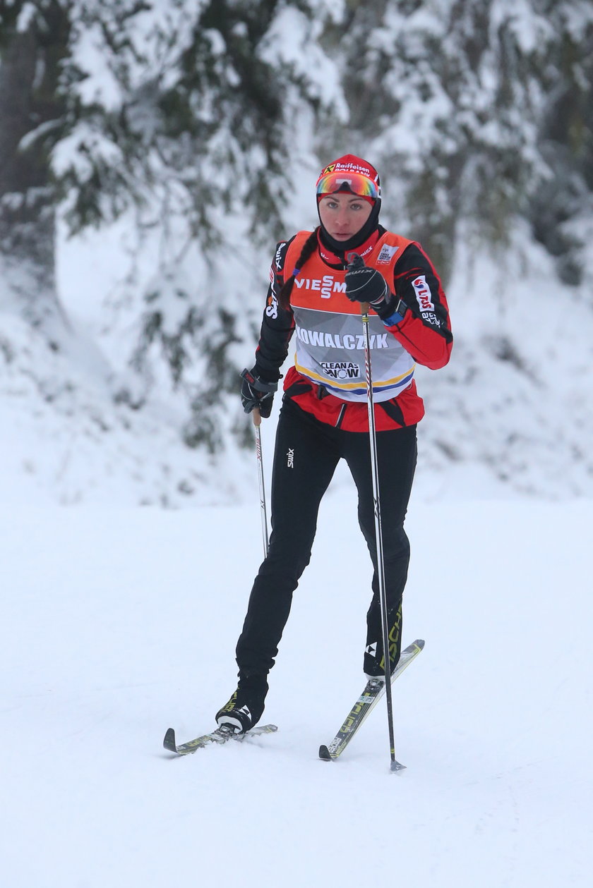 Justyna Kowalczyk jak Paris. Zabrała pieska do pracy!