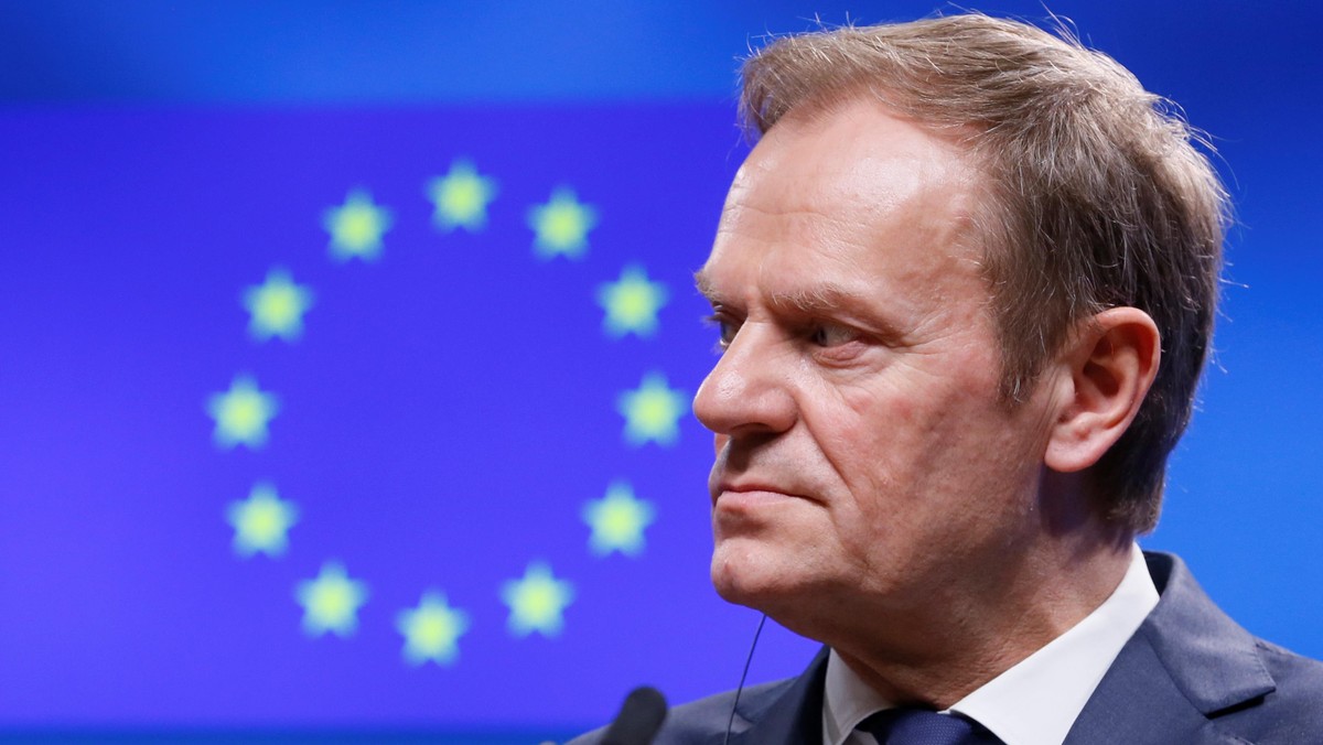 European Council President Donald Tusk looks at Armenia's President Serzh Sargsyan after a meeting i