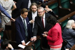 Pierwszy pozew Konfederacji w trybie wyborczym. "Zaczynamy od mediów lewicowych"