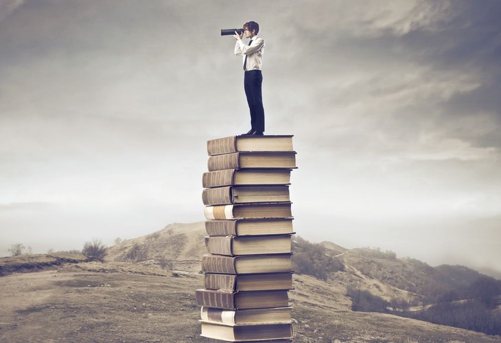 Praca to dla młodych ludzi kolejny krok w zdobywaniu nowych umiejętności i doświadczeń. Millenialsi chcą mieć poczucie, że ich pracodawca  dba o ich rozwój. Dobrą motywacją do pracy są więc różnego rodzaju szkolenia i kursy organizowane przez firmę. Takie rozwiązania opłacają się też samym firmom, które mogą wykorzystywać nowe umiejętności zdobyte przez załogę.