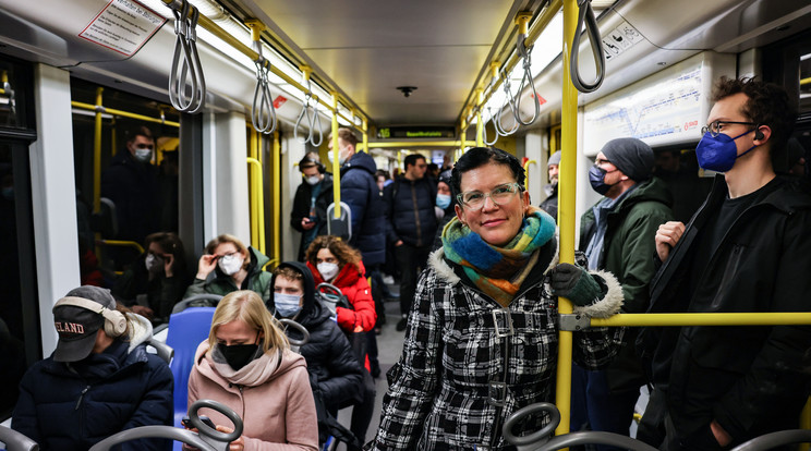 Csütörtöktől nem kötelező a maszkviselés a német tömegközlekedésen / Fotó: Northfoto