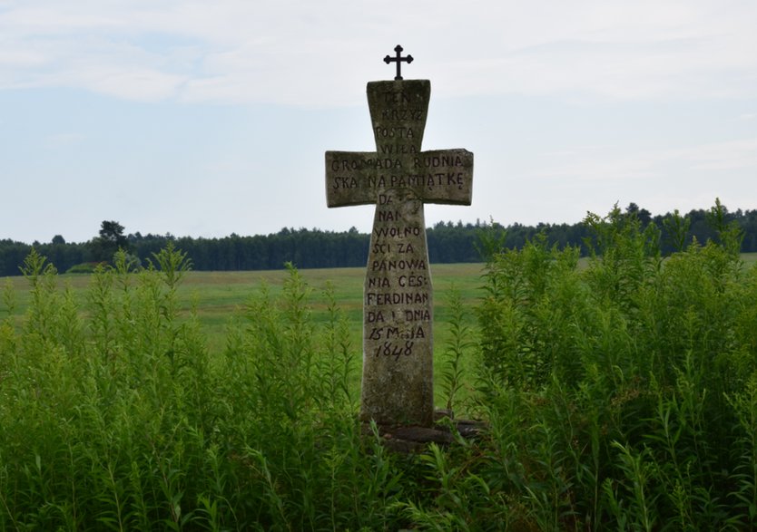 Krzyż upamiętniający zniesienie pańszczyzny w Galicji, foto: Murades. (CC BY-SA 4.0)