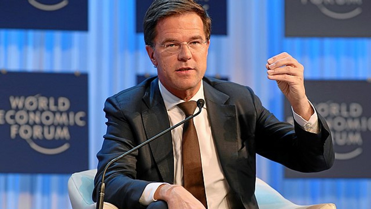 Premier Holandii Mark Rutte zaskoczył wczoraj swoich kolegów, ogłaszając odejście z polityki po upadku jego rządu. Rutte początkowo powiedział w piątek, że nadal ma "energię i pomysły", by kontynuować, ale w weekend postanowił zakończyć 17 lat na stanowisku lidera Partii Ludowej na rzecz Wolności i Demokracji (VVD). 