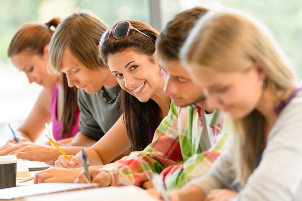 Stypendium przysługuje zarówno studentom studiów stacjonarnych, jak i niestacjonarnych, niezależnie od wieku, kształcącym się na studiach pierwszego i drugiego stopnia lub na jednolitych studiach magisterskich.