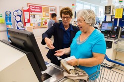 Kasy samoobsługowe czy tradycyjne? Co wolimy?