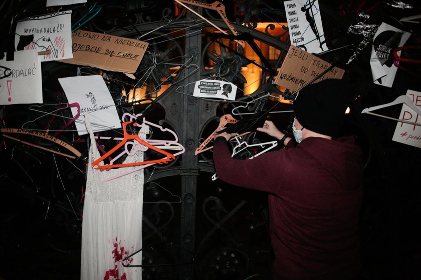 Protesty kobiet przed kurią we Wrocławiu