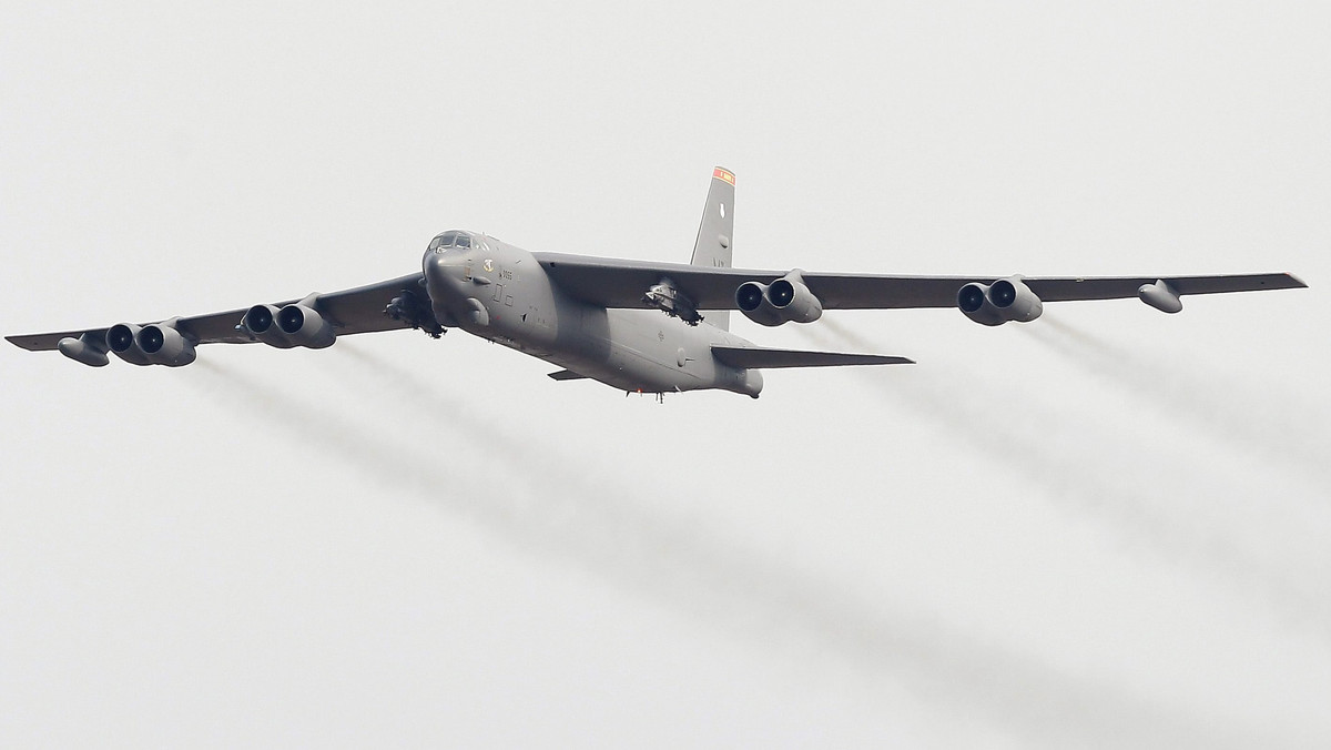 W amerykańskiej grupie uderzeniowej, która zostanie wysłana na Bliski Wschód, znajdą się prawdopodobnie cztery bombowce B-52 - informuje Reuters, powołując się na anonimowe źródło zbliżone do Białego Domu.