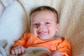 "Moj brat želi da NAZOVE SINA PO PARČETU MESA i misli da je to normalno. Na ideju je došao dok je pravio ROŠTILJ, majka nam se skoro ugušila kad je čula"