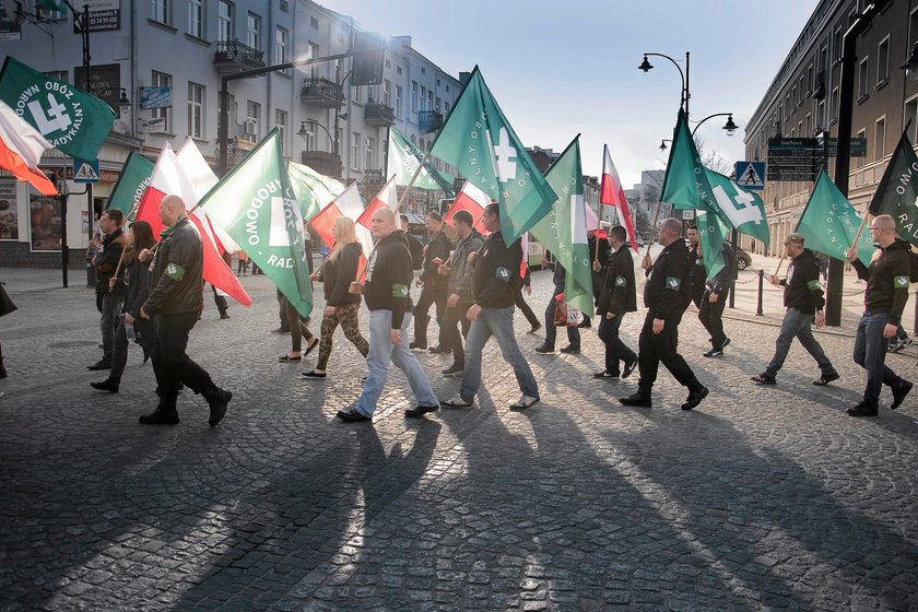 Promował hitlerowca. Chce oddać cześć powstańcom