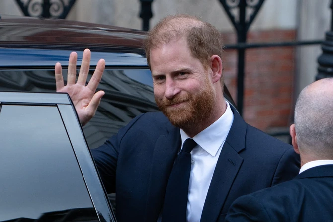 Princ Hari ispred suda u Londonu