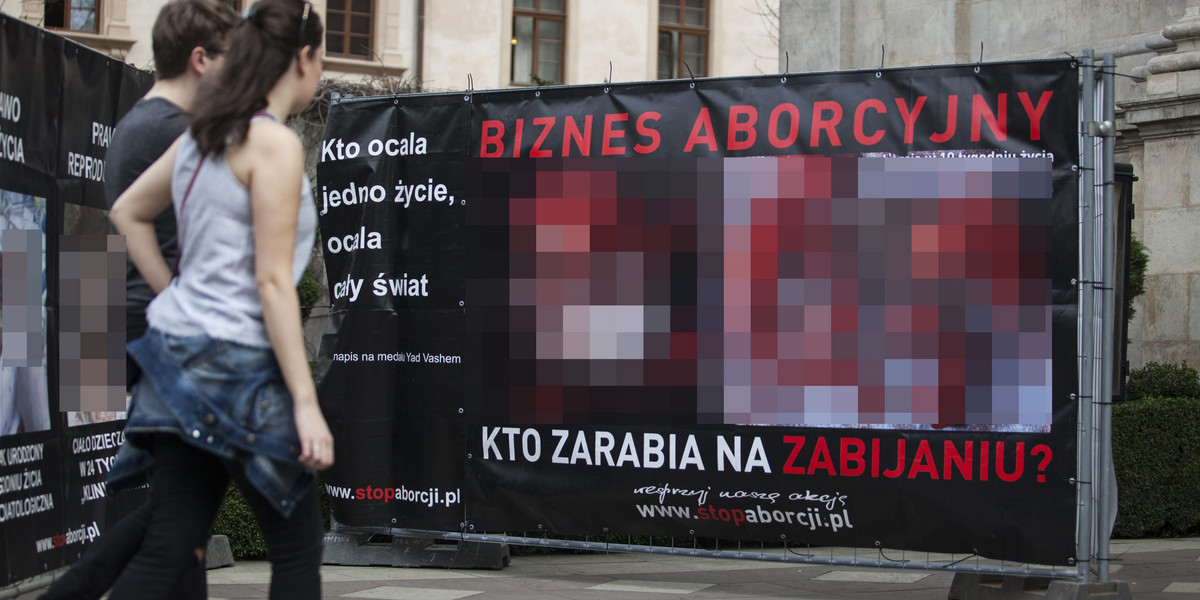 Protest przeciwko aborcji przy ul. Grodzkiej w Krakowie