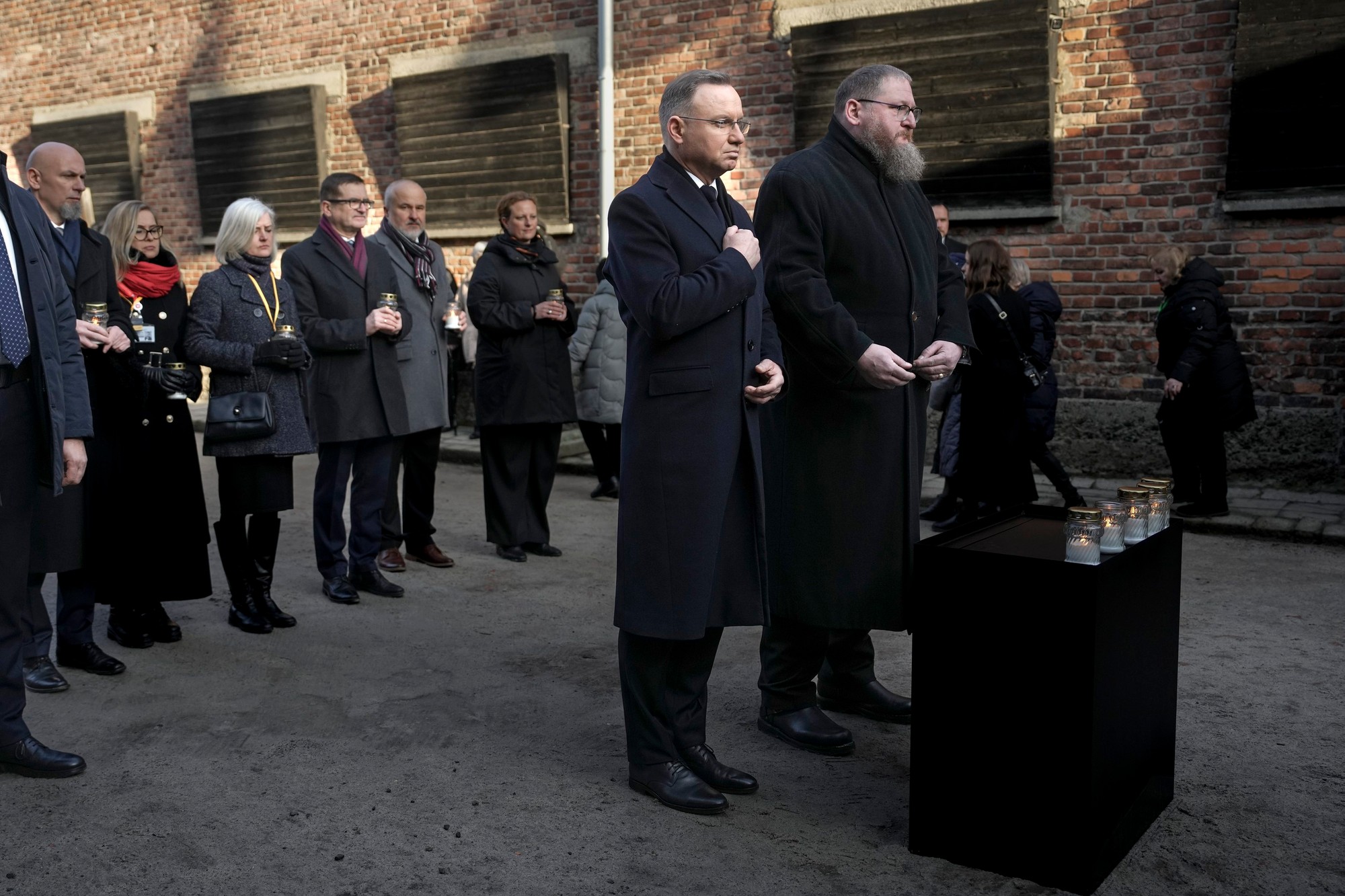 Prezident Duda položil veniec v tábore Auschwitz-Birkenau.