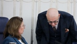 Kamiński przysłał Kidawie-Błońskiej kwiaty z bilecikiem. Ale ta nie wybacza