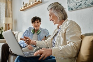 O ile wzrosną emerytury w 2025 r.? Ile wyniosą 'trzynastka' i 'czternastka'? Oto dokładne kwoty [TABELA]