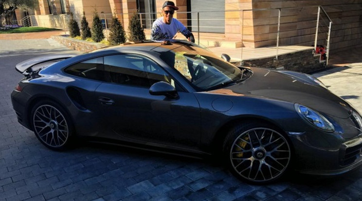 Ronaldo most egy Porschét vett/Fotó: Instagram