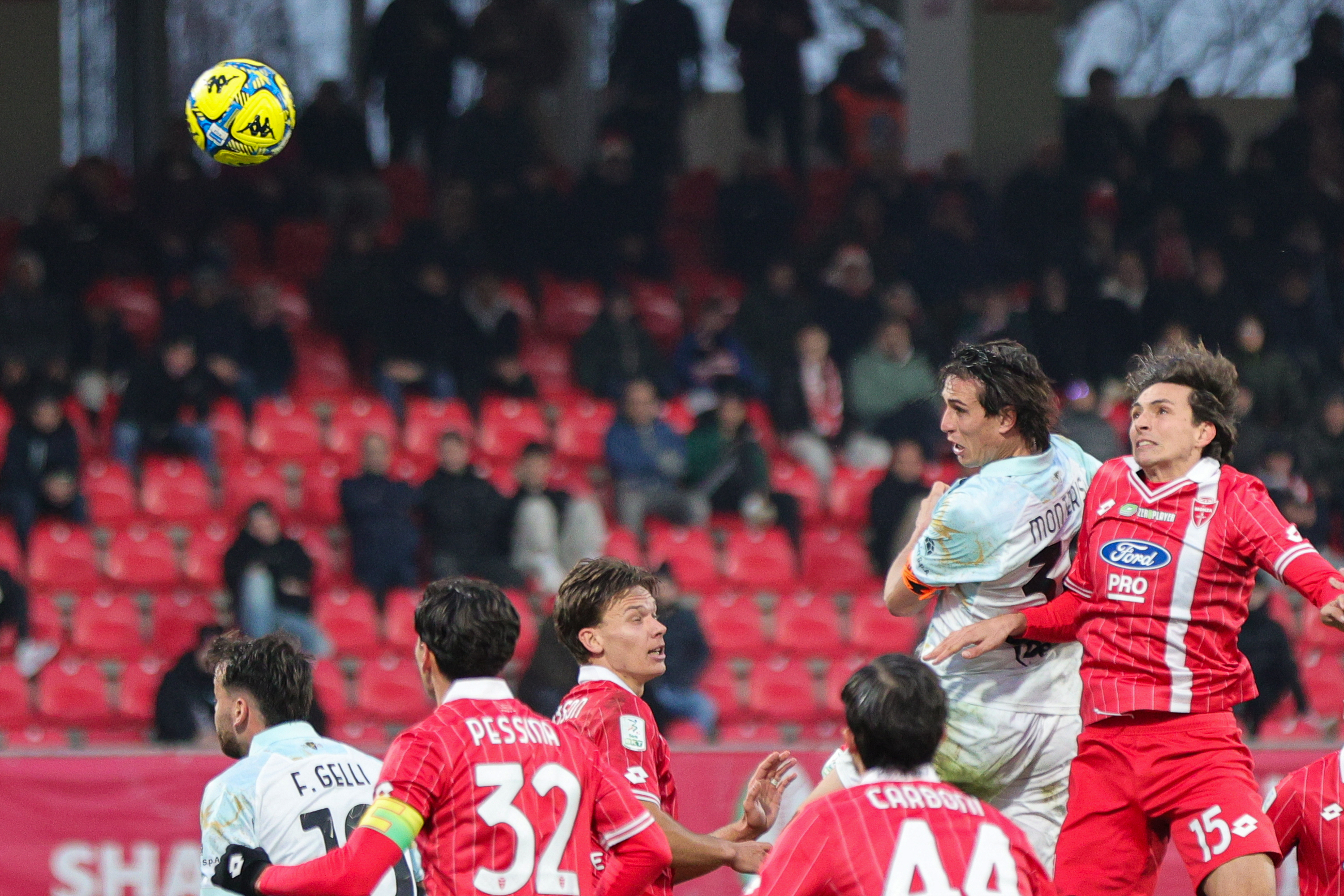 Venezia a un punto dalla vetta: 3-1 al Catanzaro, Frosinone fermato