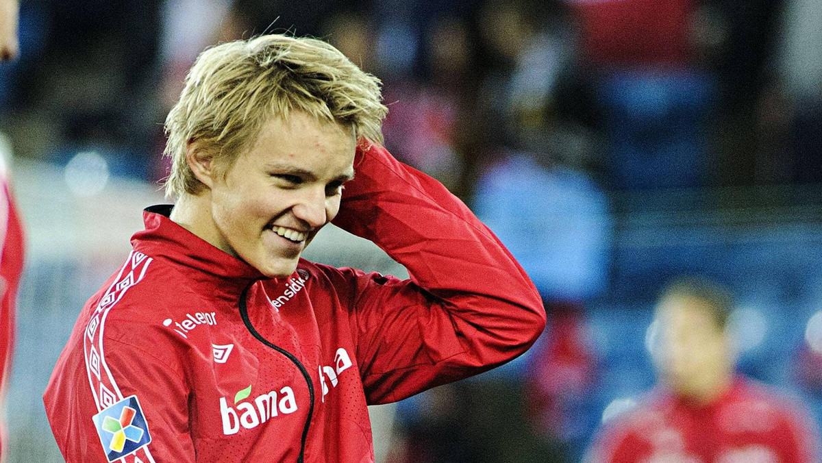 Martin Odegaard ma możliwości, aby wkrótce stać się jednym z najlepszych piłkarzy świata. Talent 15-letniego Norwega dostrzegło wiele europejskich potęg, które chcą go zatrudnić. Najpoważniej młodym piłkarzem interesuje się Real Madryt, ale z rywalizacji nie zamierza rezygnować Ajax Amsterdam.