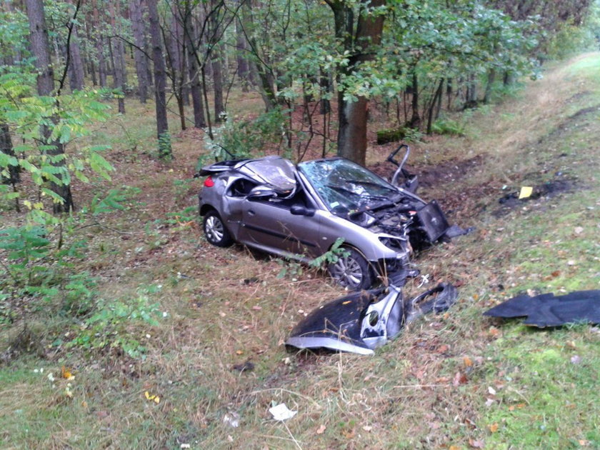 Z samochodu została miazga. To cud, że ktoś to przeżył!