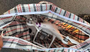 Zaplenjeni dron i pištolj