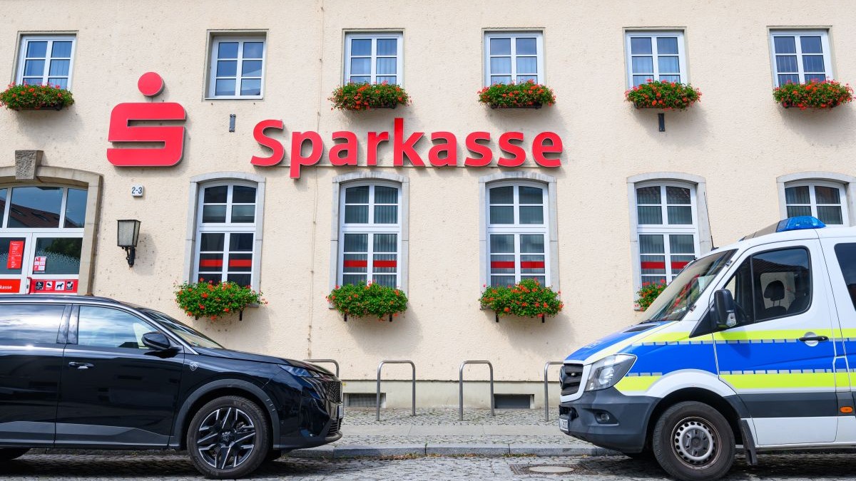 Eroare uriașă la o bancă din Austria: un student a încasat 120.000 de euro în loc de 12.900. Recompensa primită după ce a returnat toți banii 
