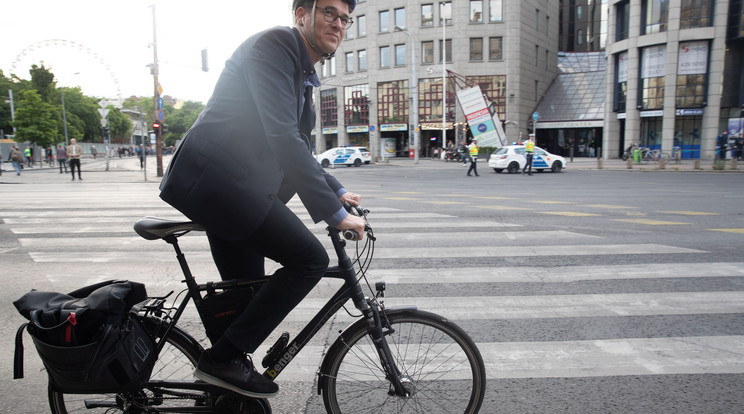 A főpolgármester szerint a több kerékpáros jót tesz a közlekedésnek / Illusztráció / Fotó: Zsolnai Péter