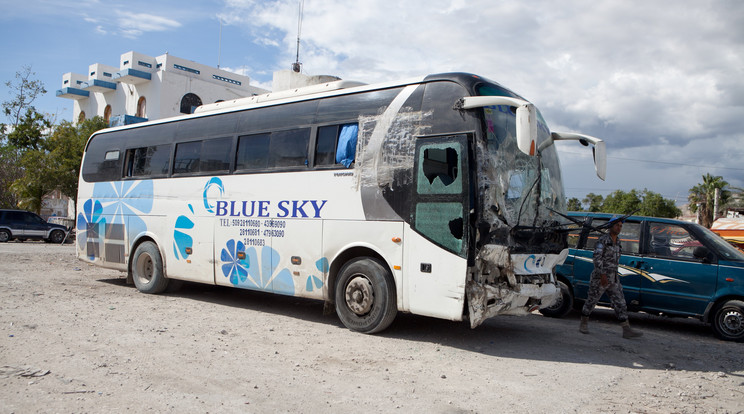 Ez a busz okozta 34 ember halálát Haitin - Fotó: MTI