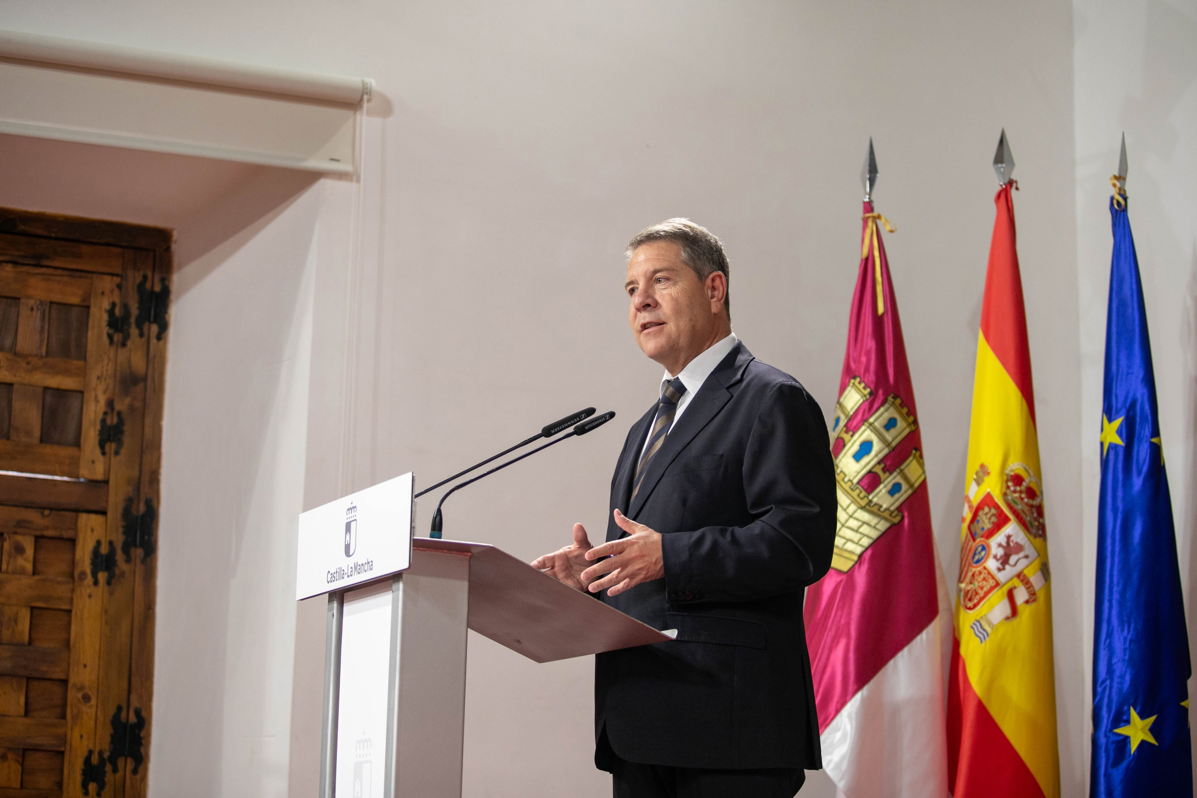 García-Page amenaza con acciones judiciales por el Tajo