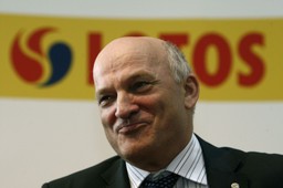 Prezes Lotosu jest sceptyczny wobec pomysłu połączenia z Orlenem