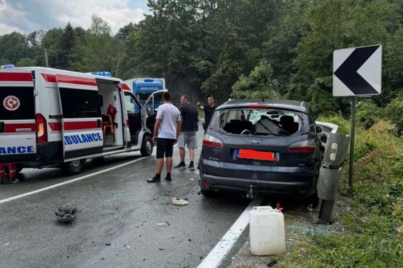 SRBI POVREĐENI U TEŠKOJ NESREĆI KOD KOLAŠINA? Sudarili se putničko i teretno vozilo, uviđaj u toku