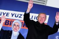 Prezydent Recep Tayyip Erdogan z żoną Ermine Erdogan po pierwszej turze wyborów. Ankara, 15 maja 2023 r.