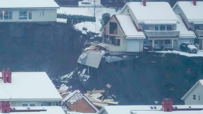 Norwegia. Ogromna dziura w ziemi pochłonęła domy. Jest wielu rannych