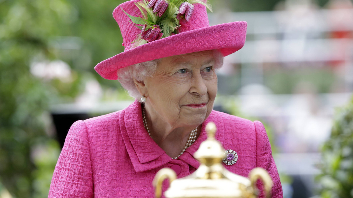 Elżbieta II nie wypowiada się na temat Ukrainy, lecz działa. "Dziękujemy za hojną darowiznę"