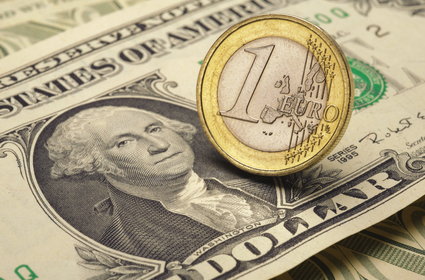 Złoty umacnia się. Notowania euro i dolar jak przed wojną
