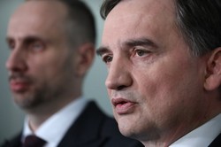 "Promocja LGBT" w TVP. Ziobro odpowiada Morawieckiemu