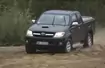 Nissan NP300 kontra Toyota Hilux. Porownanie pikapów do pracy